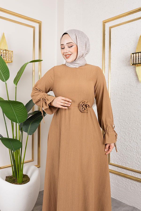 Kol Büzgülü Gül Detaylı Elbise-5030 Latte