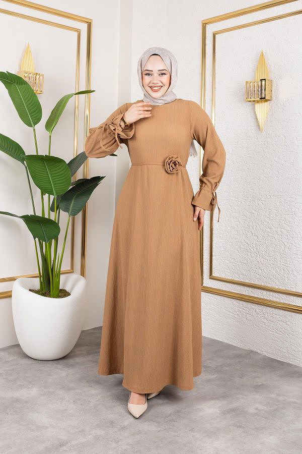 Kol Büzgülü Gül Detaylı Elbise-5030 Latte